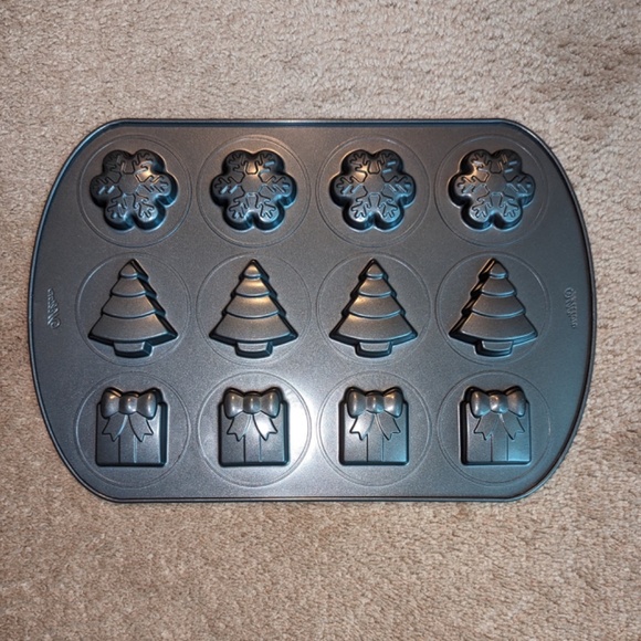Wilton Non-Stick Holiday Cookie Sheet Tray - Picture 3 of 8